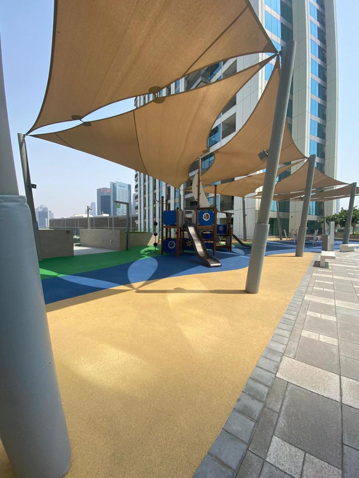 Modern 1Bed Less Than 2Km Walk From Burj Khalifa Apartment Dubai Exterior photo